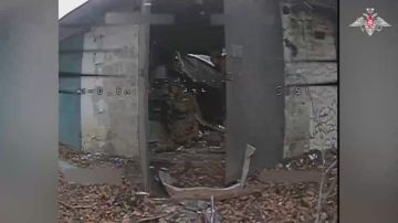 Кадры работы операторов ВС РФ по личному составу ВСУ в Мирнограде