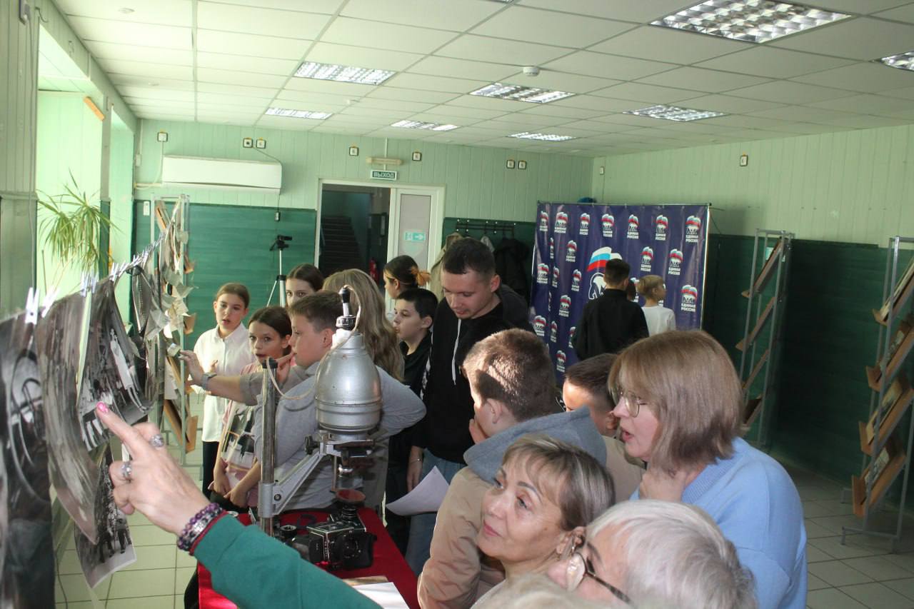 День старых фотографий прошёл в Мангушском местном отделении партии «Единая Россия» День старых фотографий прошёл в Мангушском местном отделении партии «Единая Россия»