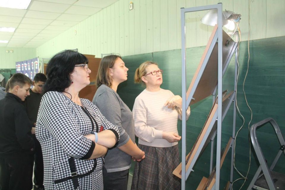 День старых фотографий прошёл в Мангушском местном отделении партии «Единая Россия» День старых фотографий прошёл в Мангушском местном отделении партии «Единая Россия»