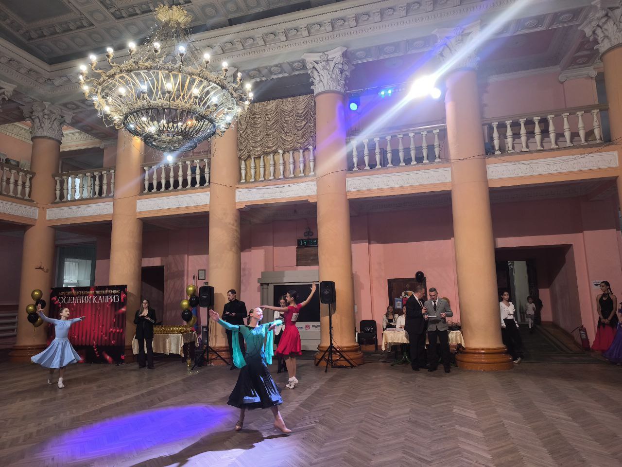ТУРНИР ПО БАЛЬНЫМ ТАНЦАМ. В воскресенье, 16 ноября 2025 года, на базе МБУ «Дворец культуры имени Владимира Маяковского городского округа Торез» прошел турнир по бальным танцам «Осенний каприз» ТУРНИР ПО БАЛЬНЫМ ТАНЦАМ. В воскресенье, 16 ноября 2025 года, на базе МБУ «Дворец культуры имени Владимира Маяковского городского округа Торез» прошел турнир по бальным танцам «Осенний каприз»