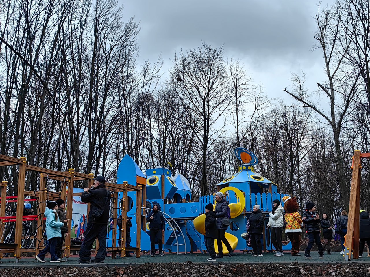 Александр Пеняев: Сегодня вместе с председателем Правительства ДНР Андреем Чертковым, заместителем губернатора Челябинской области Александром Лазаревым и руководителем Центрального исполкома Донецкого регионального... Александр Пеняев: Сегодня вместе с председателем Правительства ДНР Андреем Чертковым, заместителем губернатора Челябинской области Александром Лазаревым и руководителем Центрального исполкома Донецкого регионального...