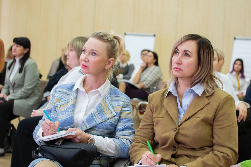 Олег Трофимов: Новые горизонты школьного воспитания: в фокусе — федеральные проекты! В Донецке прошел региональный образовательный интенсив для специалистов сферы воспитания «Открываем возможности» Олег Трофимов: Новые горизонты школьного воспитания: в фокусе — федеральные проекты! В Донецке прошел региональный образовательный интенсив для специалистов сферы воспитания «Открываем возможности»