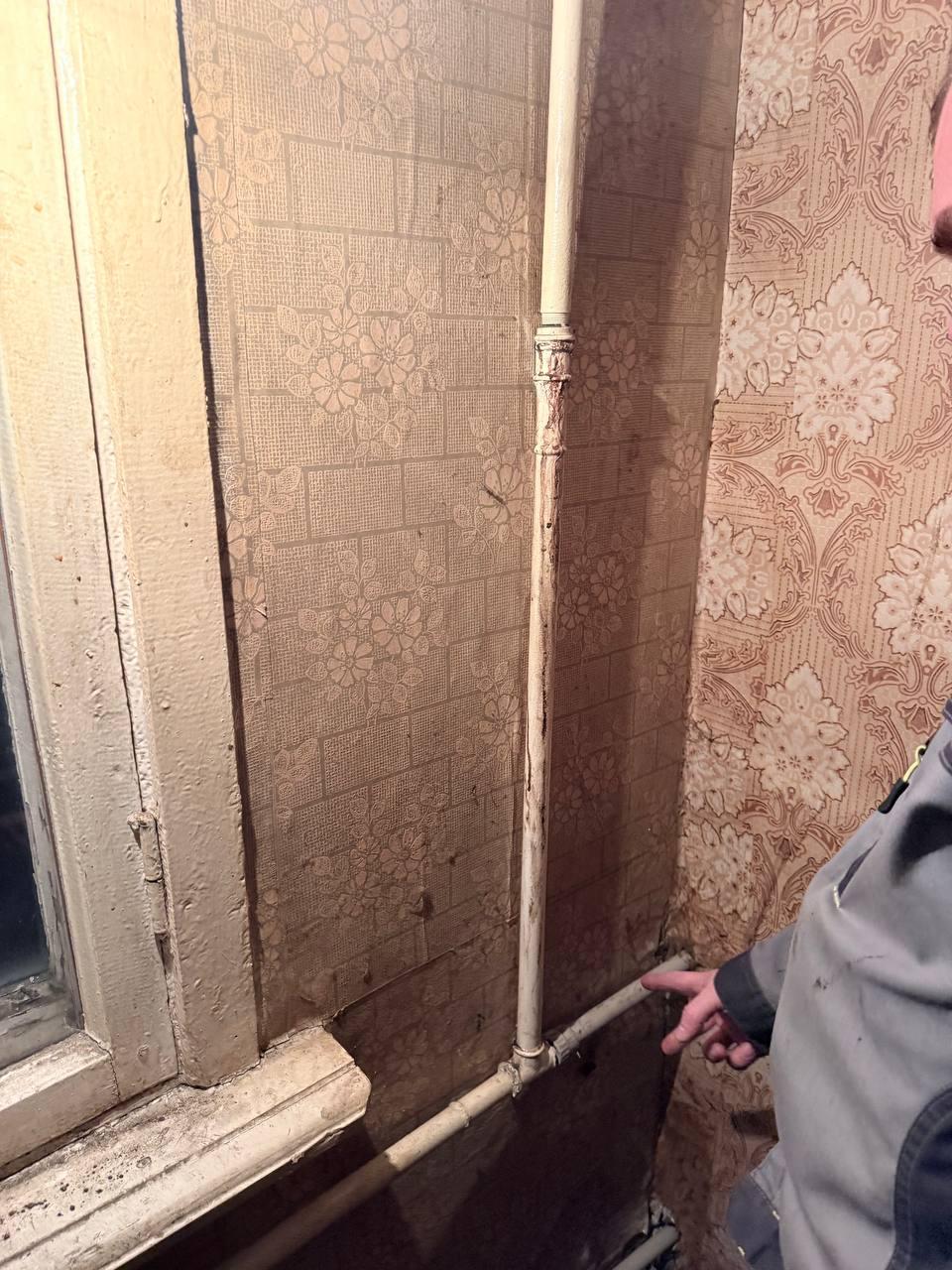 Колымские слесари-сантехники помогли ликвидировать коммунальную аварию в Ждановке Колымские слесари-сантехники помогли ликвидировать коммунальную аварию в Ждановке