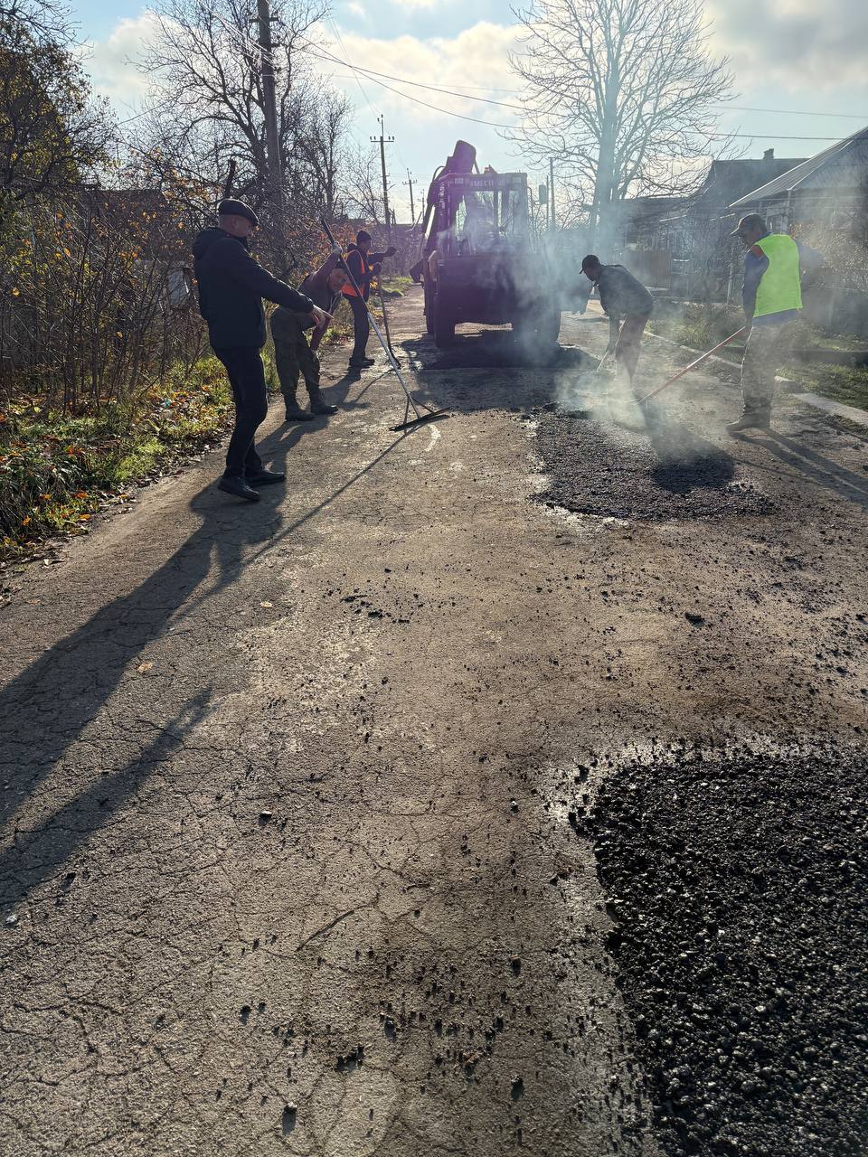 Сергей Юзвинкевич: По ул. Чапаева в пгт Володарское ведутся работы по текущему (ямочному) ремонту дорог Сергей Юзвинкевич: По ул. Чапаева в пгт Володарское ведутся работы по текущему (ямочному) ремонту дорог