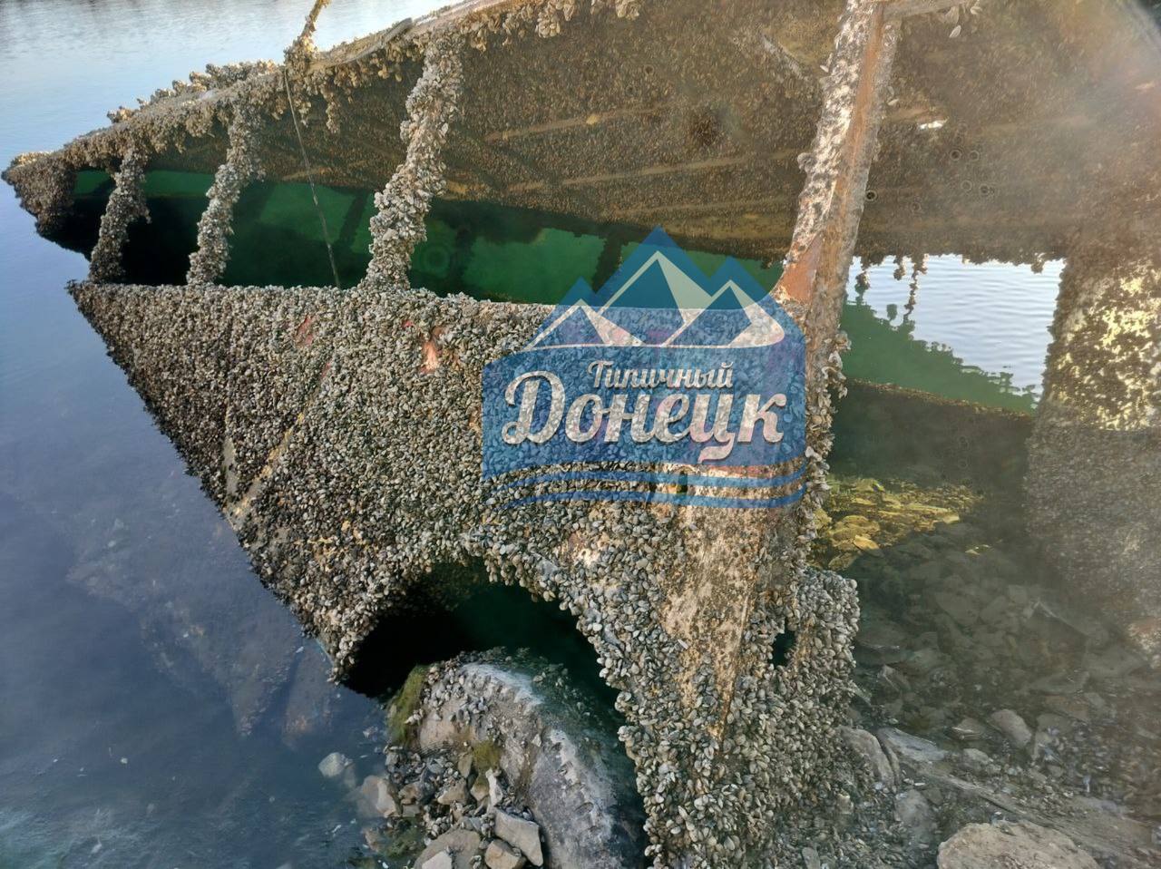 Тайны СССР: на дне иссушенного Монаховского карьера в ДНР обнаружен остов автобуса Тайны СССР: на дне иссушенного Монаховского карьера в ДНР обнаружен остов автобуса