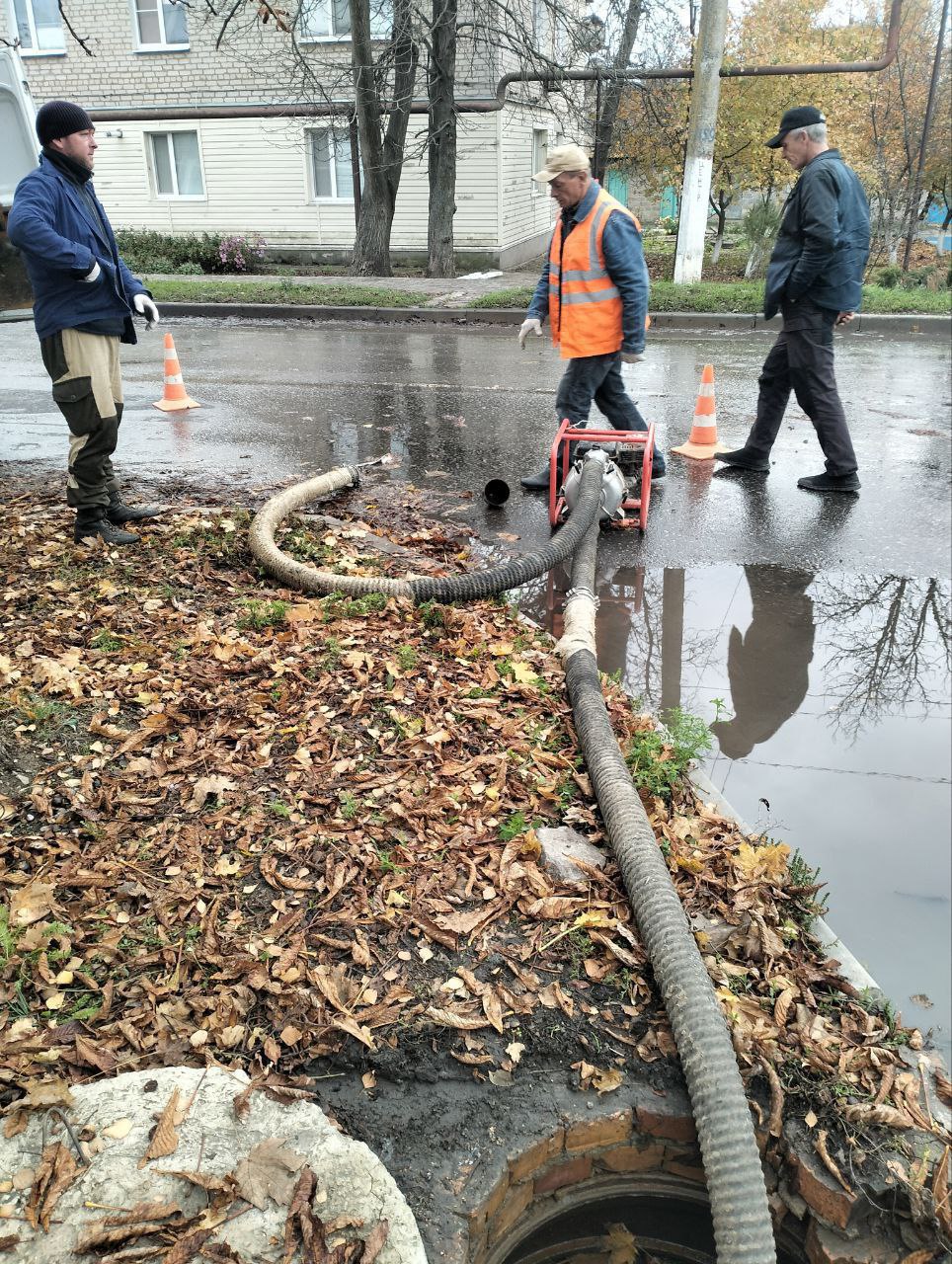 Наталья Великодная: За прошедшую неделю специалистами Тельмановского водоканала совместно с представителями шеф-региона Сверловской области выполнили более 6 видов аварийно восстановительных работ Наталья Великодная: За прошедшую неделю специалистами Тельмановского водоканала совместно с представителями шеф-региона Сверловской области выполнили более 6 видов аварийно восстановительных работ
