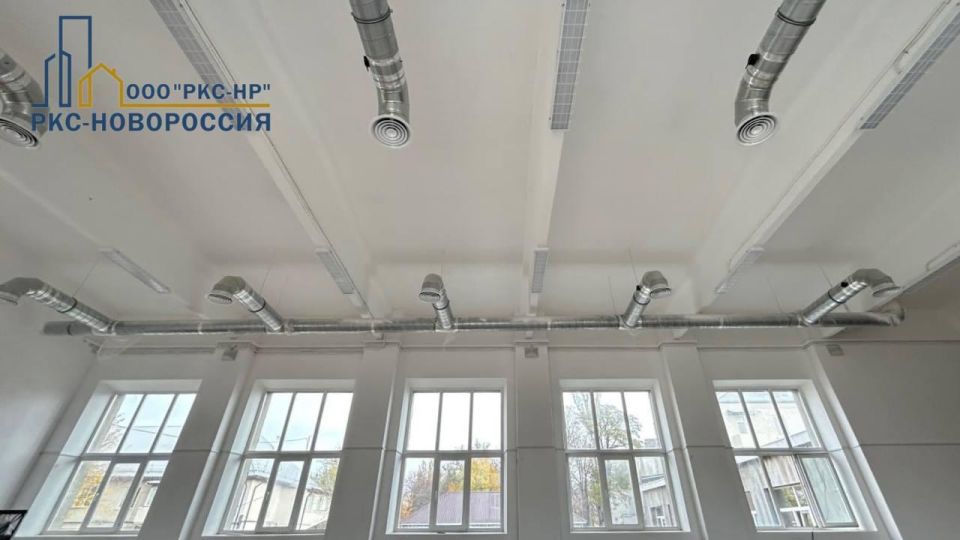 Продолжаются работы по восстановлению школы №40 на левобережье Мариуполя Продолжаются работы по восстановлению школы №40 на левобережье Мариуполя