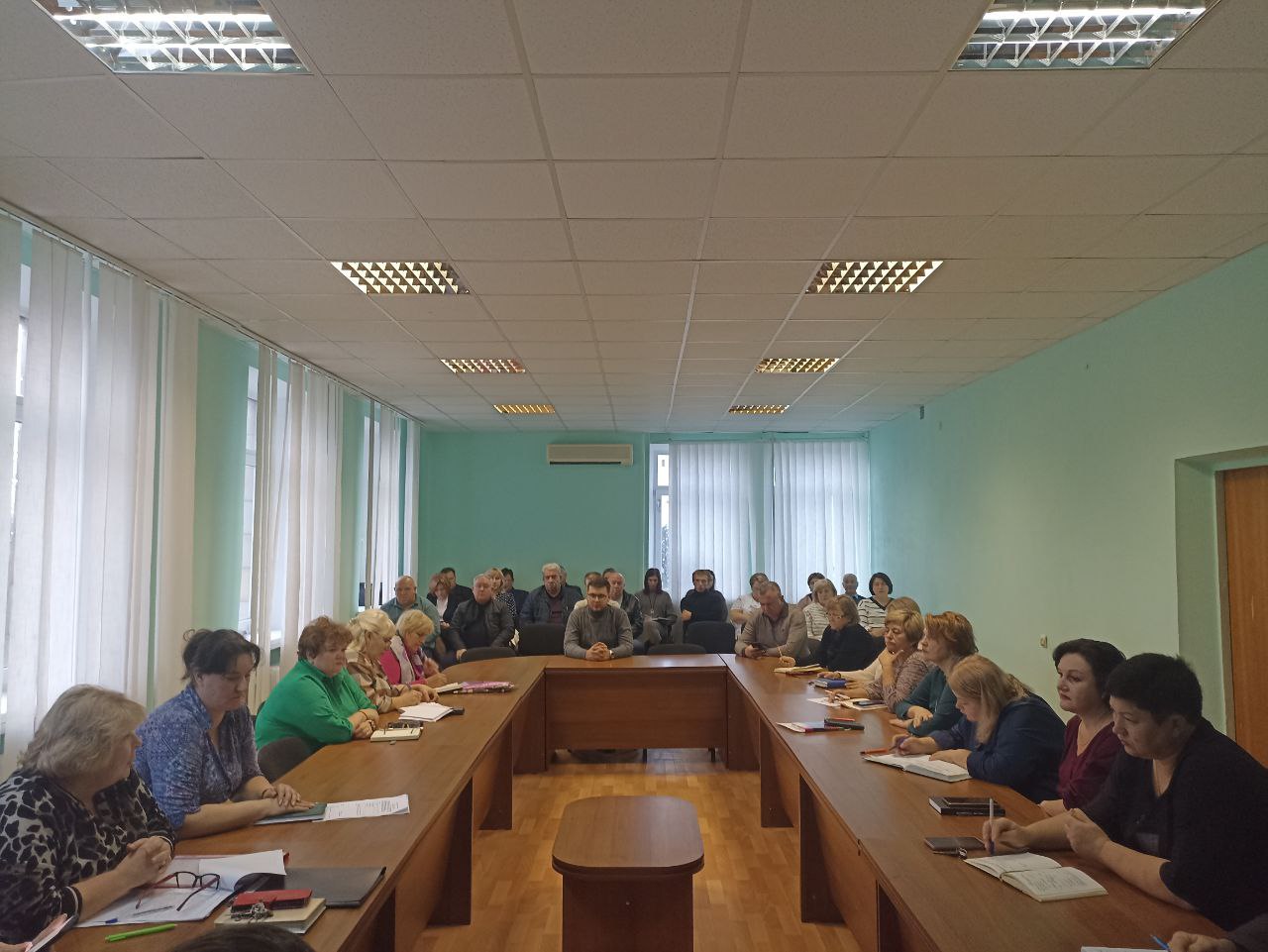 Василий Овчаров: Сегодня, 17 ноября 2025 года, состоялось аппаратное совещание с начальниками структурных подразделений Администрации Новоазовского муниципального округа, территориальных подразделений министерств и ведомств...