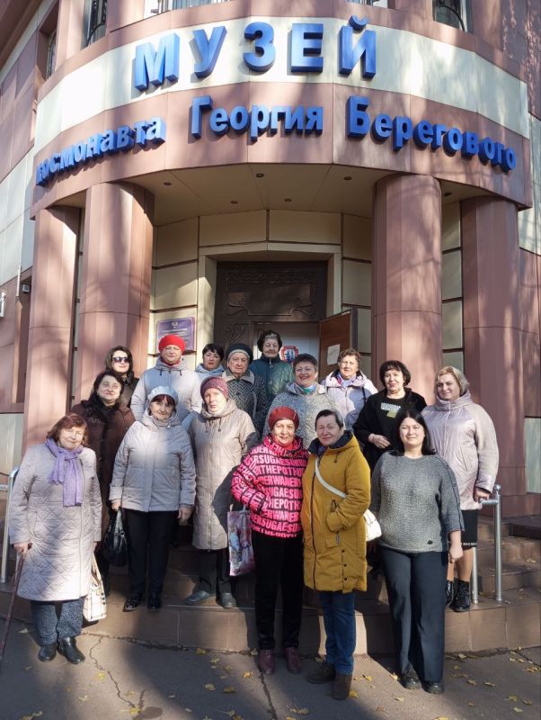 Визит в музей. В рамках проекта «Старшее поколение» партии «Единая Россия», при содействии координатора проекта, представители совета ветеранов Енакиевского металлургического завода посетили городской музей космонавта... Визит в музей. В рамках проекта «Старшее поколение» партии «Единая Россия», при содействии координатора проекта, представители совета ветеранов Енакиевского металлургического завода посетили городской музей космонавта...