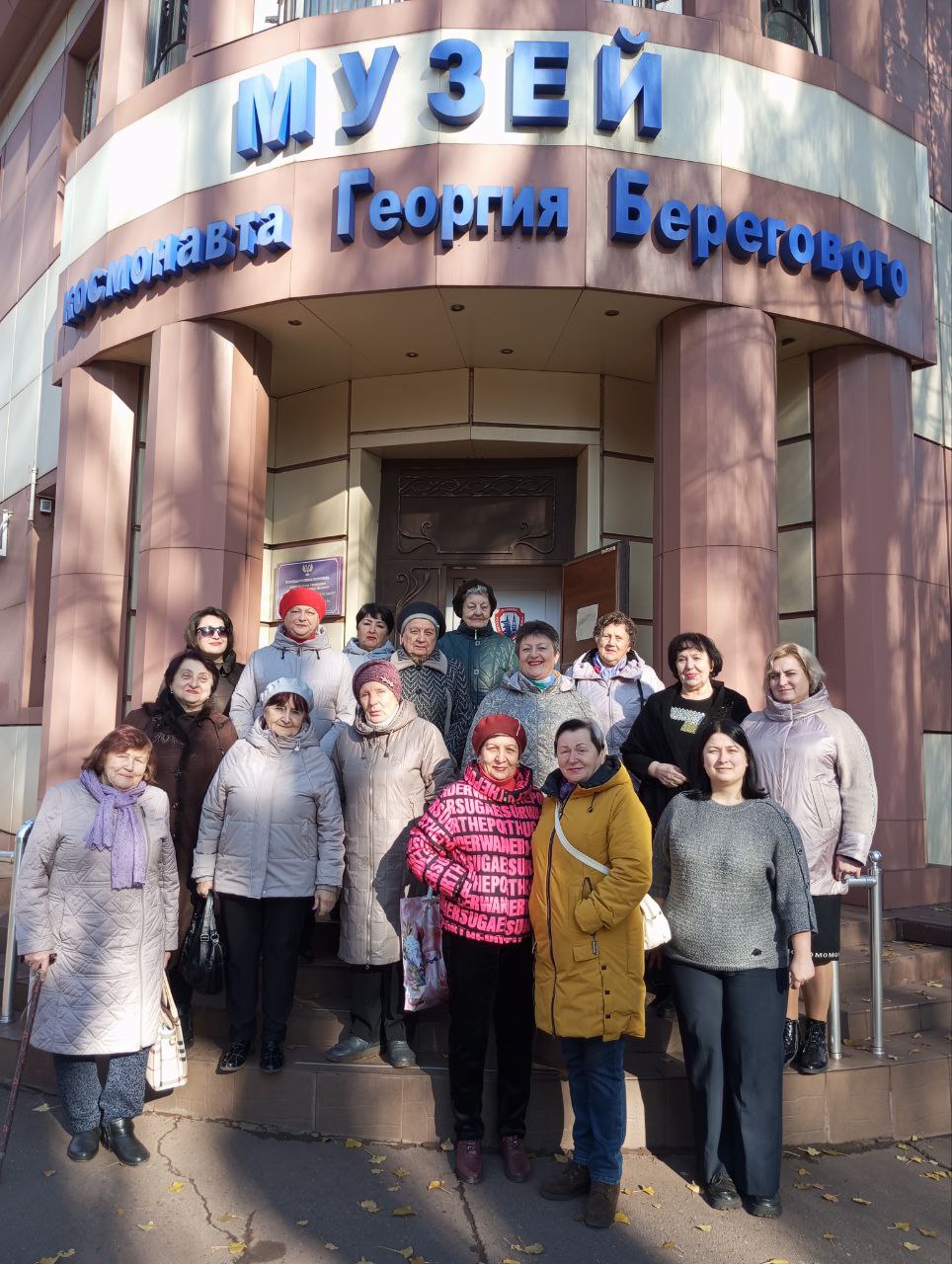 Визит в музей. В рамках проекта «Старшее поколение» партии «Единая Россия», при содействии координатора проекта, представители совета ветеранов Енакиевского металлургического завода посетили городской музей космонавта... Визит в музей. В рамках проекта «Старшее поколение» партии «Единая Россия», при содействии координатора проекта, представители совета ветеранов Енакиевского металлургического завода посетили городской музей космонавта...