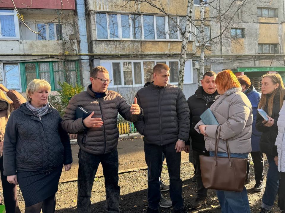 Дмитрий Дикий провел встречу с жителями улицы Ботанической микрорайона Калининский в Макеевке Дмитрий Дикий провел встречу с жителями улицы Ботанической микрорайона Калининский в Макеевке