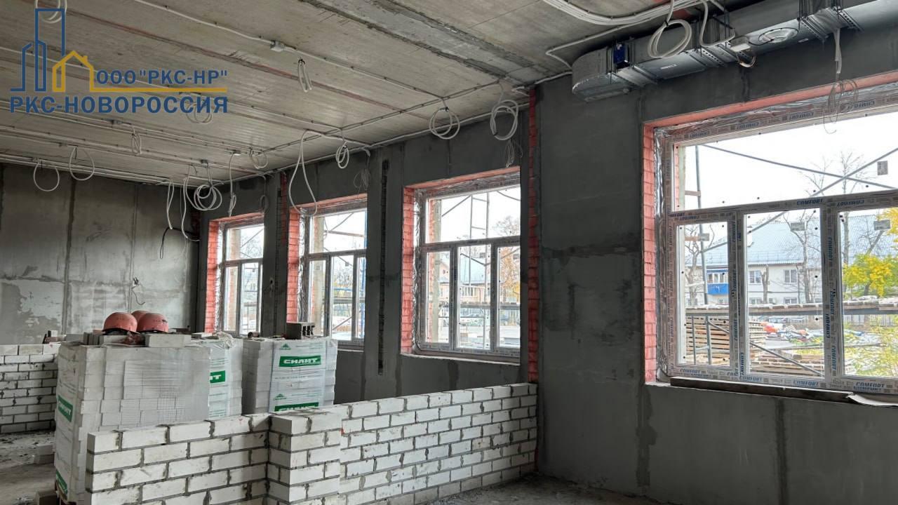 Продолжаются работы по восстановлению школы №40 на левобережье Мариуполя Продолжаются работы по восстановлению школы №40 на левобережье Мариуполя