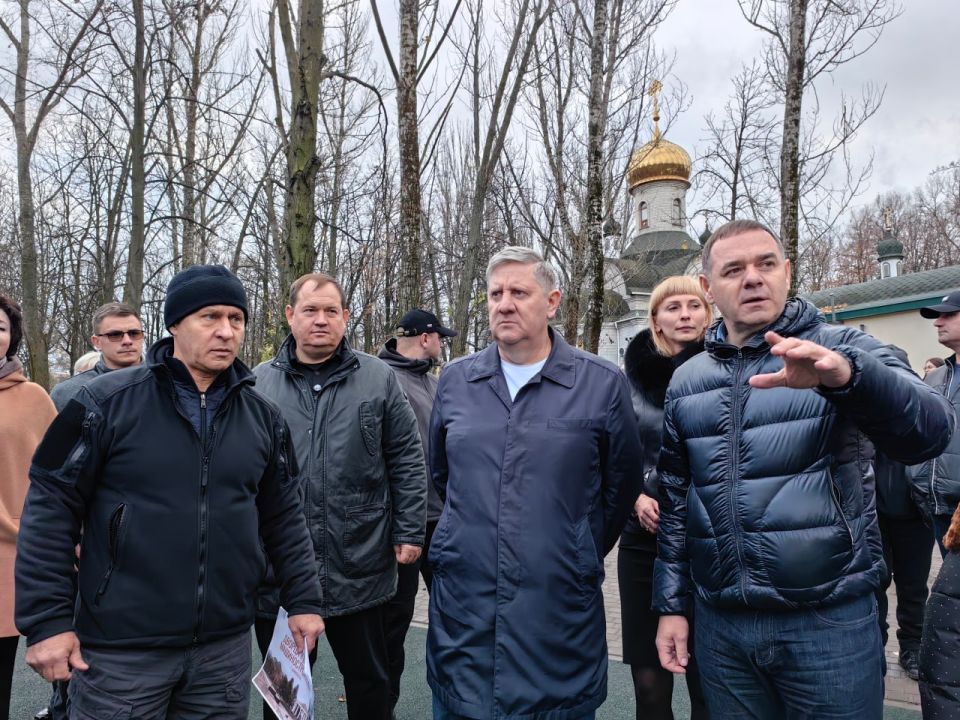 Александр Пеняев: Сегодня вместе с председателем Правительства ДНР Андреем Чертковым, заместителем губернатора Челябинской области Александром Лазаревым и руководителем Центрального исполкома Донецкого регионального... Александр Пеняев: Сегодня вместе с председателем Правительства ДНР Андреем Чертковым, заместителем губернатора Челябинской области Александром Лазаревым и руководителем Центрального исполкома Донецкого регионального...