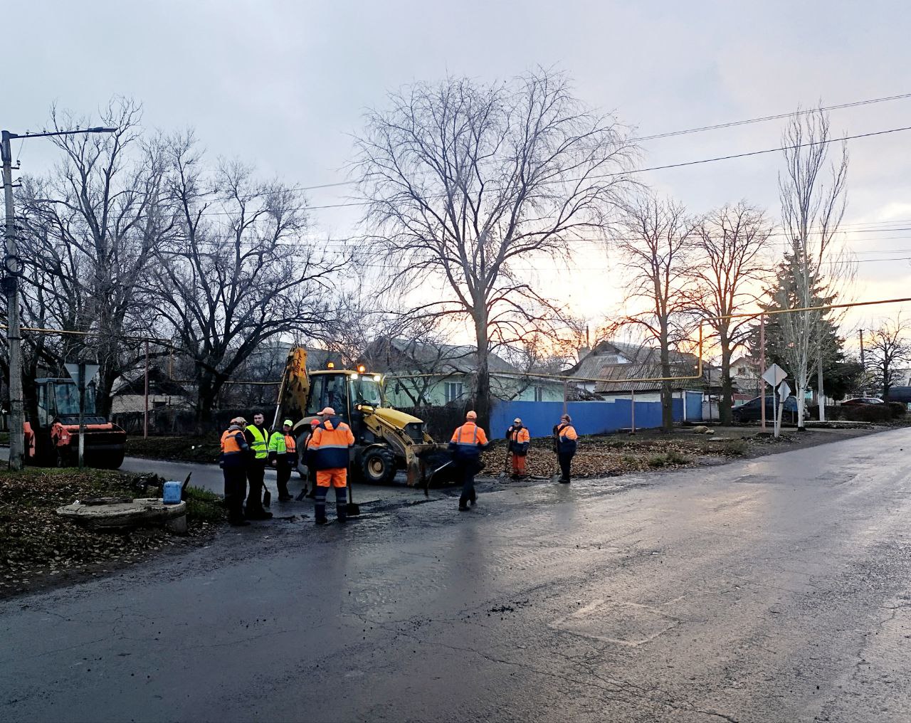 В Ждановке завершили ремонт автомобильной дороги по улице Толбухина В Ждановке завершили ремонт автомобильной дороги по улице Толбухина