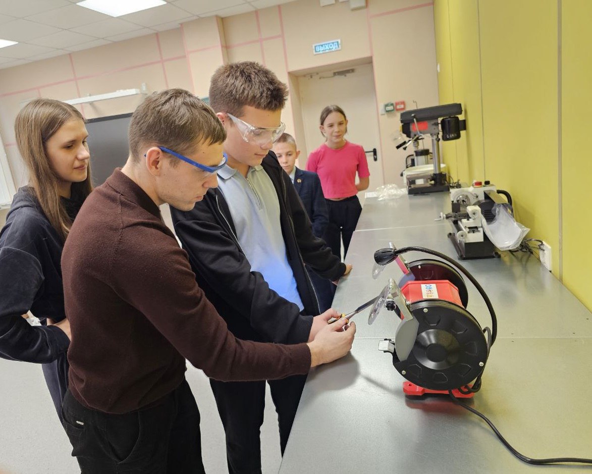 Олег Трофимов: Уроки труда и ОБЗР стали интереснее и полезнее Олег Трофимов: Уроки труда и ОБЗР стали интереснее и полезнее