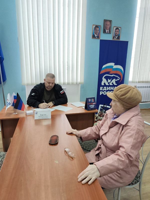 Депутат Народного Совета Максим Королюк провел прием граждан в Харцызске Депутат Народного Совета Максим Королюк провел прием граждан в Харцызске