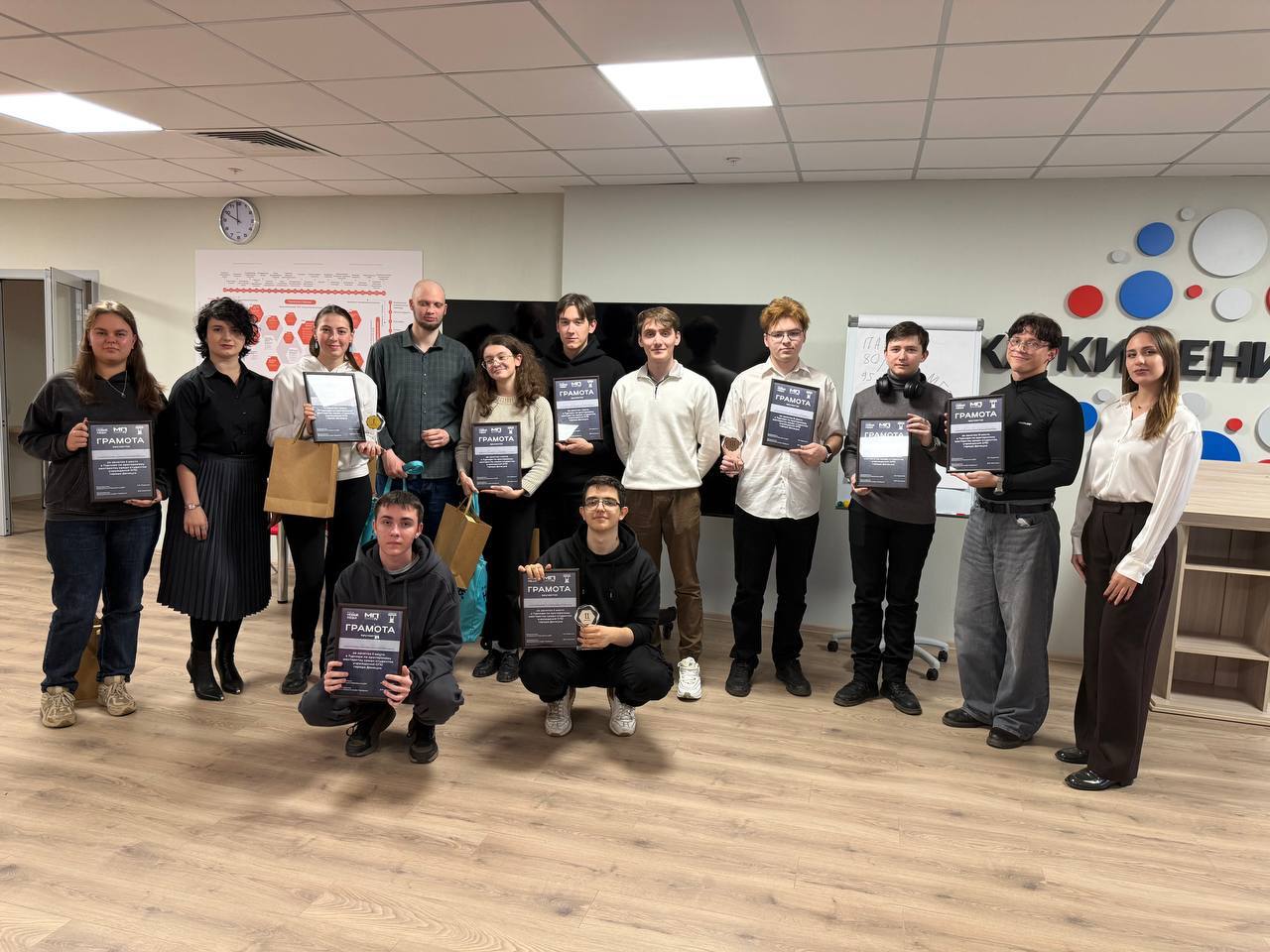 Итоги молодежных дебатов. Комитет по реализации молодежных инициатив и сохранению культурных и духовных ценностей совместно с Дискуссионным клубом «Трибуна» провели финальные интеллектуальные дебаты среди студентов средних...
