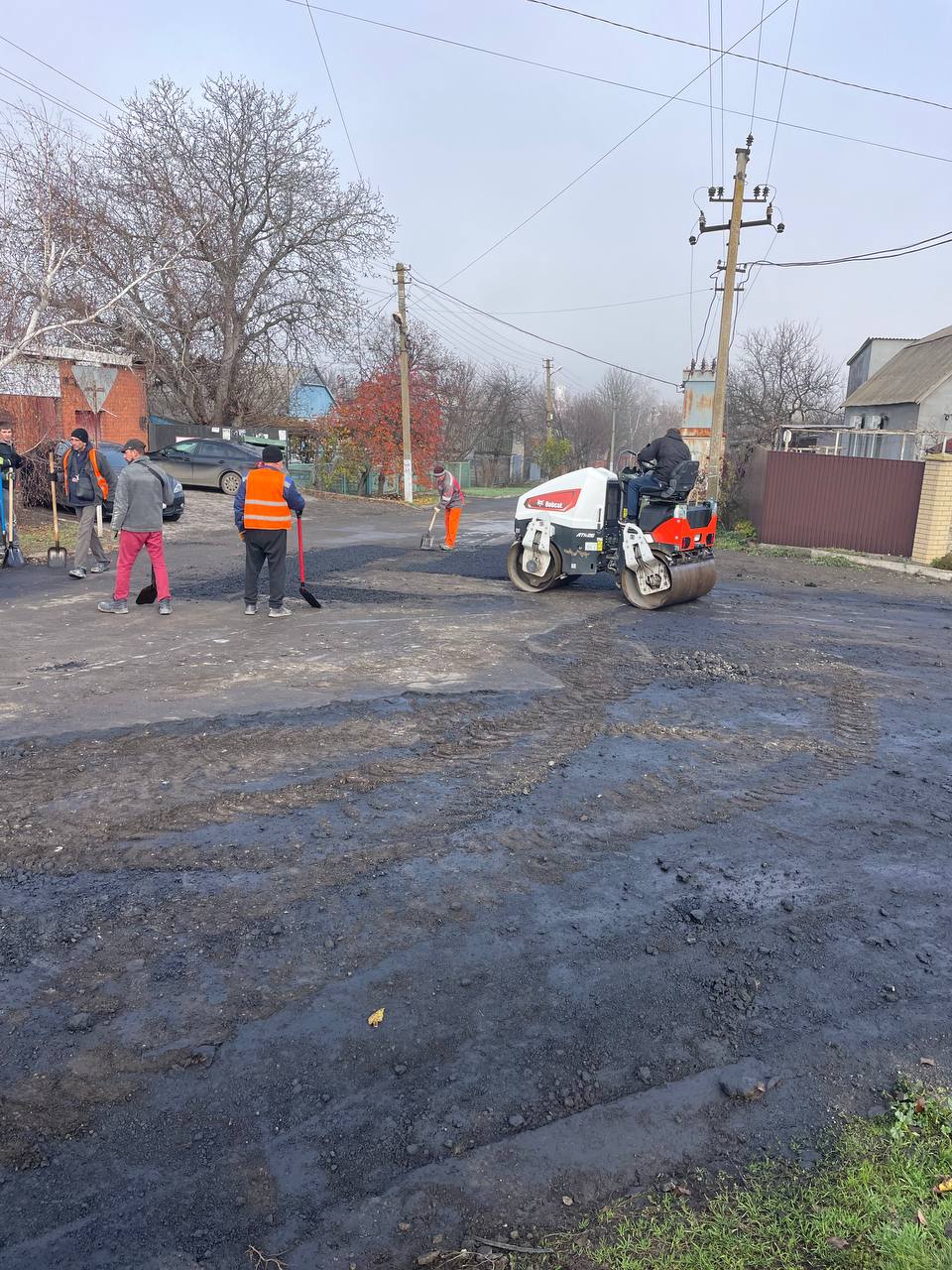 Сергей Юзвинкевич: По ул. Чапаева в пгт Володарское ведутся работы по текущему (ямочному) ремонту дорог Сергей Юзвинкевич: По ул. Чапаева в пгт Володарское ведутся работы по текущему (ямочному) ремонту дорог