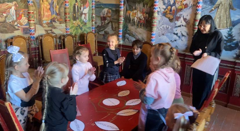 К Международному дню толерантности, в МБУ «Зугрэсский ГДК» совместно с ребятами образцовой студии изобразительного искусства "Радуга", культорганизатор Богданова Светлана Витальевна, провела развлекательно-игровую программу... К Международному дню толерантности, в МБУ «Зугрэсский ГДК» совместно с ребятами образцовой студии изобразительного искусства "Радуга", культорганизатор Богданова Светлана Витальевна, провела развлекательно-игровую программу...