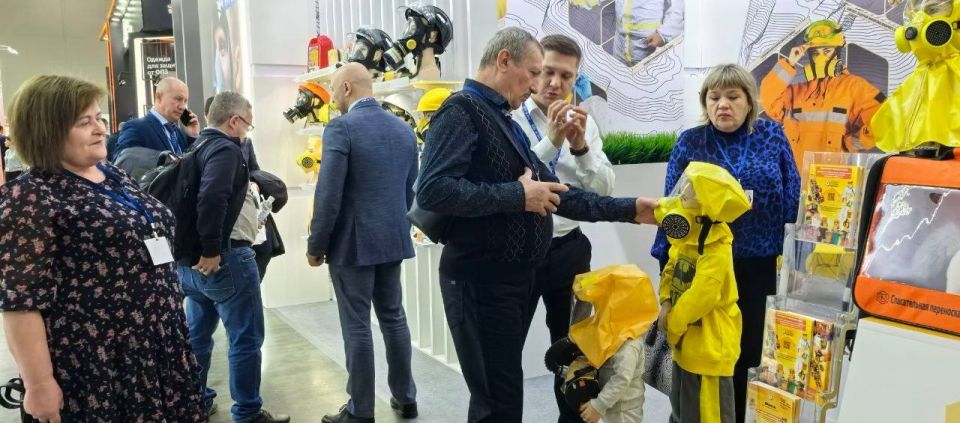 Делегация из Мангушского округа приняла участие в крупнейшей международной выставке по охране труда Делегация из Мангушского округа приняла участие в крупнейшей международной выставке по охране труда