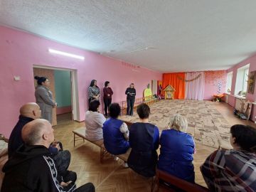 Сегодня заместитель главы Администрации Володарского муниципального округа Полтарак В.В провела встречу с трудовым коллективом ГКДОУ "Боевской детский сад "Солнышко" Володарского м.о."