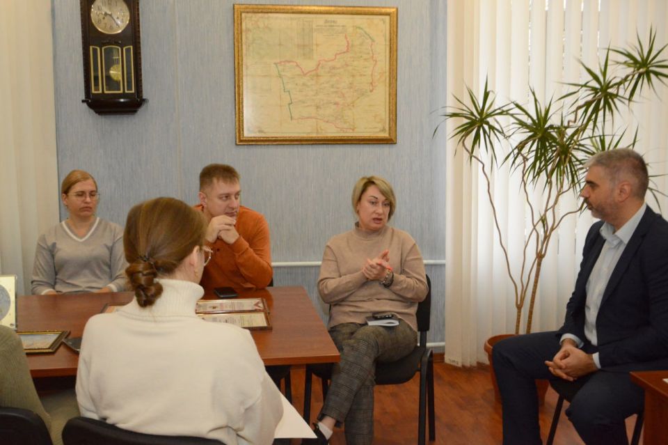 Алексей Дорофеев: Провел рабочую встречу с трудовым коллективом администрации Будёновского района города Донецка Алексей Дорофеев: Провел рабочую встречу с трудовым коллективом администрации Будёновского района города Донецка