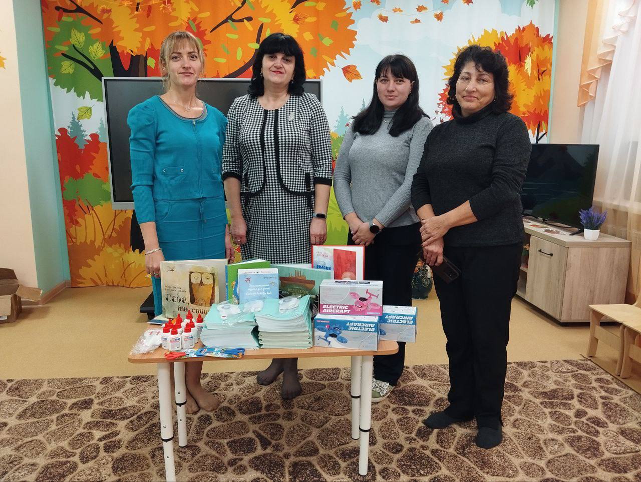 Камышеватский детский сад «Ласточка» с рабочим визитом посетили заместитель Главы администрации, исполнительный секретарь Мангушского местного отделения партии Наталья Михайловна Тосхопаран, заведующий Камышеватским...