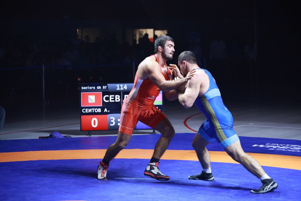 Евгений Ширшов: С 14 по 16 ноября в г. Тарко-Сале (Ямало-Ненецкий автономный округ) состоялись Международные соревнования по греко-римской борьбе среди мужчин на Кубок Губернатора ЯНАО