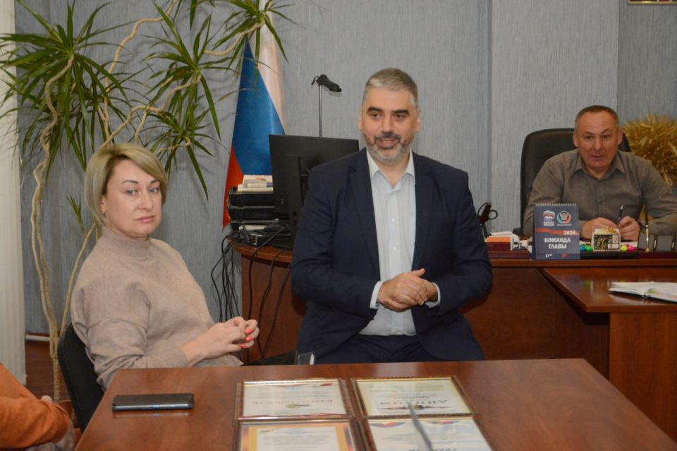 Алексей Дорофеев: Провел рабочую встречу с трудовым коллективом администрации Будёновского района города Донецка Алексей Дорофеев: Провел рабочую встречу с трудовым коллективом администрации Будёновского района города Донецка