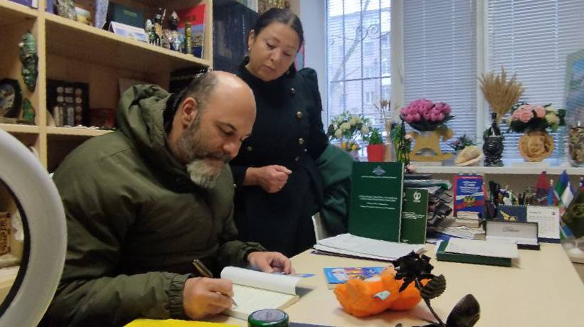 Чилийский журналист и автор книги «Дети Донбасса» —Патрисио Мери Белл, в гостях в КСВО ДНР Чилийский журналист и автор книги «Дети Донбасса» —Патрисио Мери Белл, в гостях в КСВО ДНР