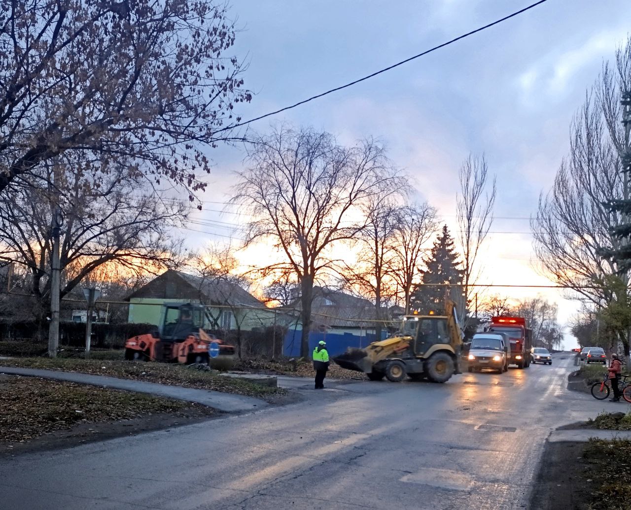 В Ждановке завершили ремонт автомобильной дороги по улице Толбухина В Ждановке завершили ремонт автомобильной дороги по улице Толбухина