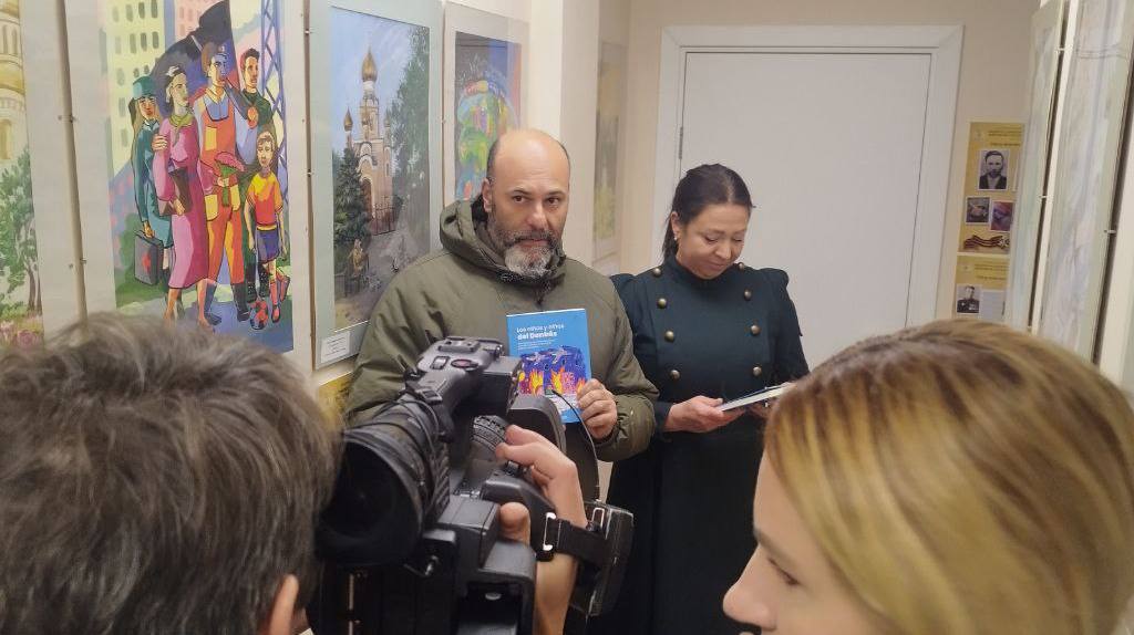 Чилийский журналист и автор книги «Дети Донбасса» —Патрисио Мери Белл, в гостях в КСВО ДНР Чилийский журналист и автор книги «Дети Донбасса» —Патрисио Мери Белл, в гостях в КСВО ДНР