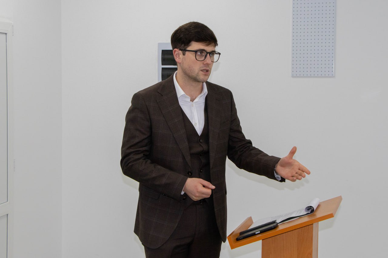 Искусственный интеллект в политике — инструмент или враг? Искусственный интеллект в политике — инструмент или враг?