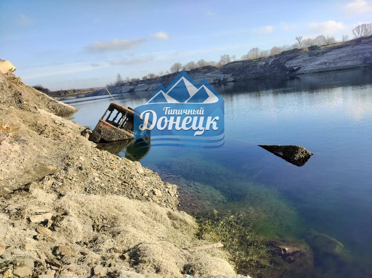 Тайны СССР: на дне иссушенного Монаховского карьера в ДНР обнаружен остов автобуса Тайны СССР: на дне иссушенного Монаховского карьера в ДНР обнаружен остов автобуса