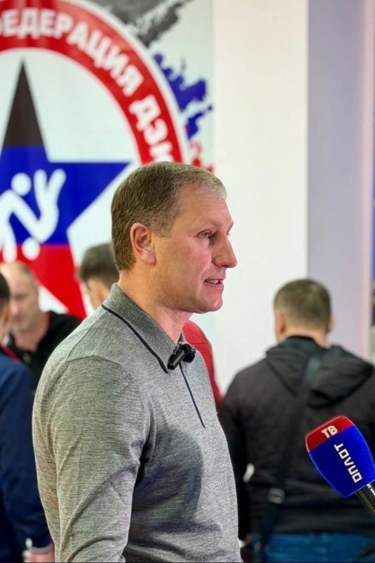 Александр Шатов: В день самбо в Донецке прошел мега-турнир среди студентов "УниверЛигаРегионов" Александр Шатов: В день самбо в Донецке прошел мега-турнир среди студентов "УниверЛигаРегионов"