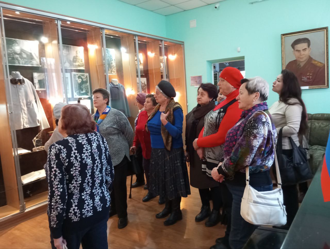 Визит в музей. В рамках проекта «Старшее поколение» партии «Единая Россия», при содействии координатора проекта, представители совета ветеранов Енакиевского металлургического завода посетили городской музей космонавта... Визит в музей. В рамках проекта «Старшее поколение» партии «Единая Россия», при содействии координатора проекта, представители совета ветеранов Енакиевского металлургического завода посетили городской музей космонавта...