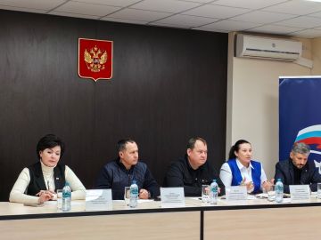 Александр Пеняев: Вместе с руководителем Центрального исполкома Донецкого регионального отделения «Единой России» Алексеем Муратовым, депутатом Народного Совета Анной Кондрыкинской и председателем Ясиноватского...