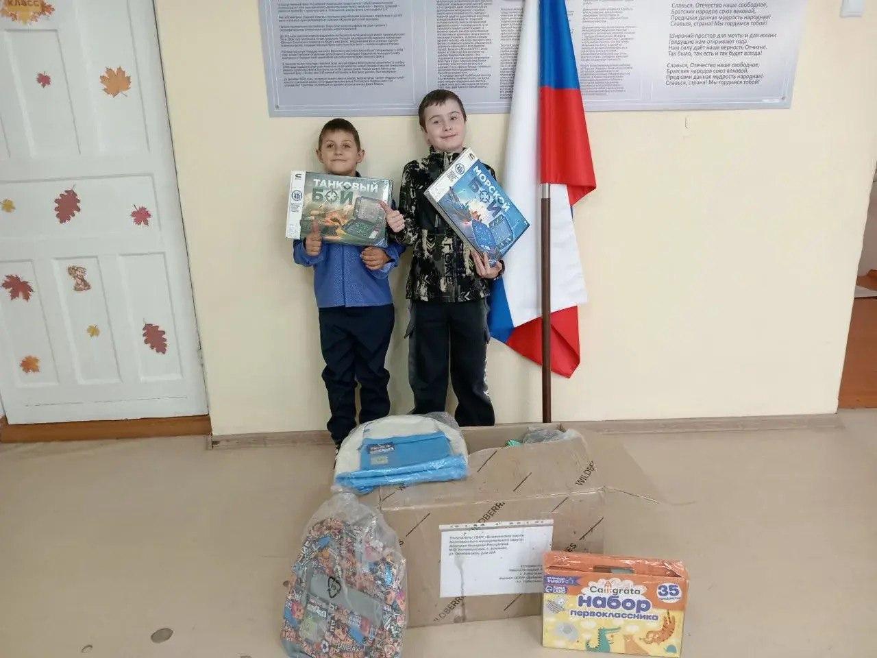 Школьники из села Волновахского округа получили посылки от центра «Доверие» из Лабытнанги ЯНАО Школьники из села Волновахского округа получили посылки от центра «Доверие» из Лабытнанги ЯНАО