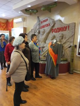 Визит в музей. В рамках проекта «Старшее поколение» партии «Единая Россия», при содействии координатора проекта, представители совета ветеранов Енакиевского металлургического завода посетили городской музей космонавта...