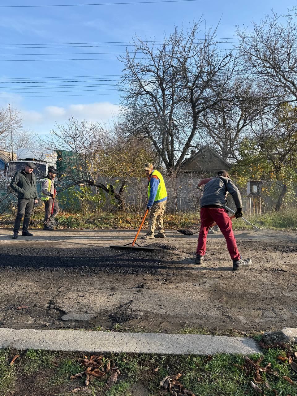 Сергей Юзвинкевич: По ул. Чапаева в пгт Володарское ведутся работы по текущему (ямочному) ремонту дорог Сергей Юзвинкевич: По ул. Чапаева в пгт Володарское ведутся работы по текущему (ямочному) ремонту дорог