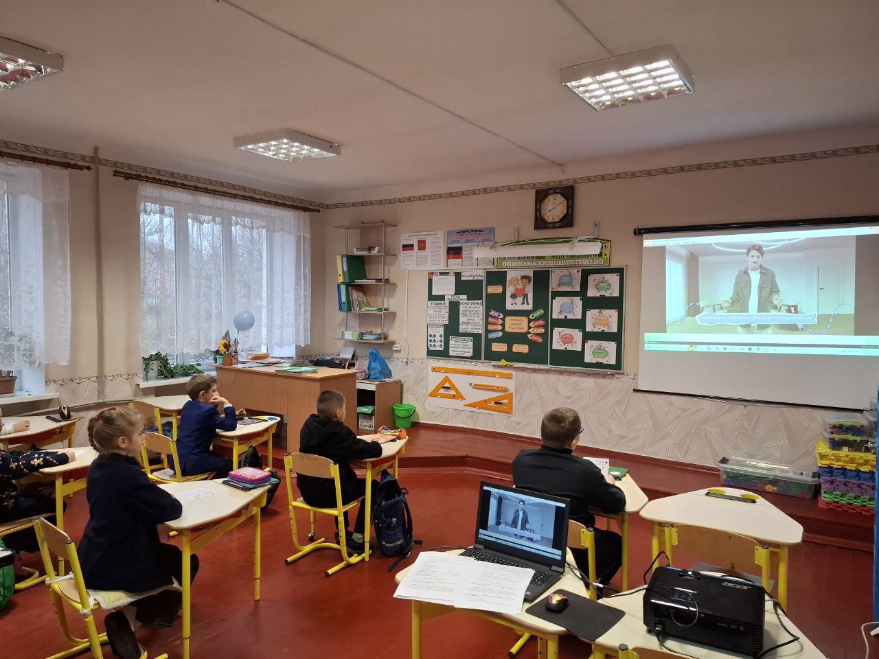 17 ноября 2025 года в ГБОУ «Мироновская школа №10 г.о. Дебальцево»прошла традиционная еженедельная линейка, ставшая важной частью школьной жизни 17 ноября 2025 года в ГБОУ «Мироновская школа №10 г.о. Дебальцево»прошла традиционная еженедельная линейка, ставшая важной частью школьной жизни