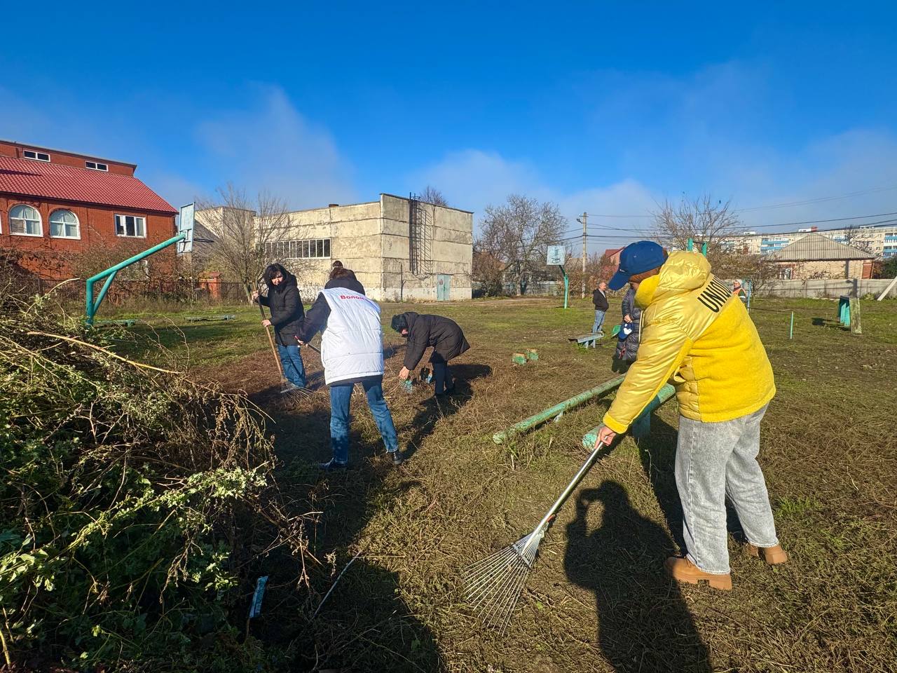 ЕДИНАЯ РОССИЯ И АКТИВ РАЙОНА - ЗА ПОРЯДОК И ЧИСТОТУ