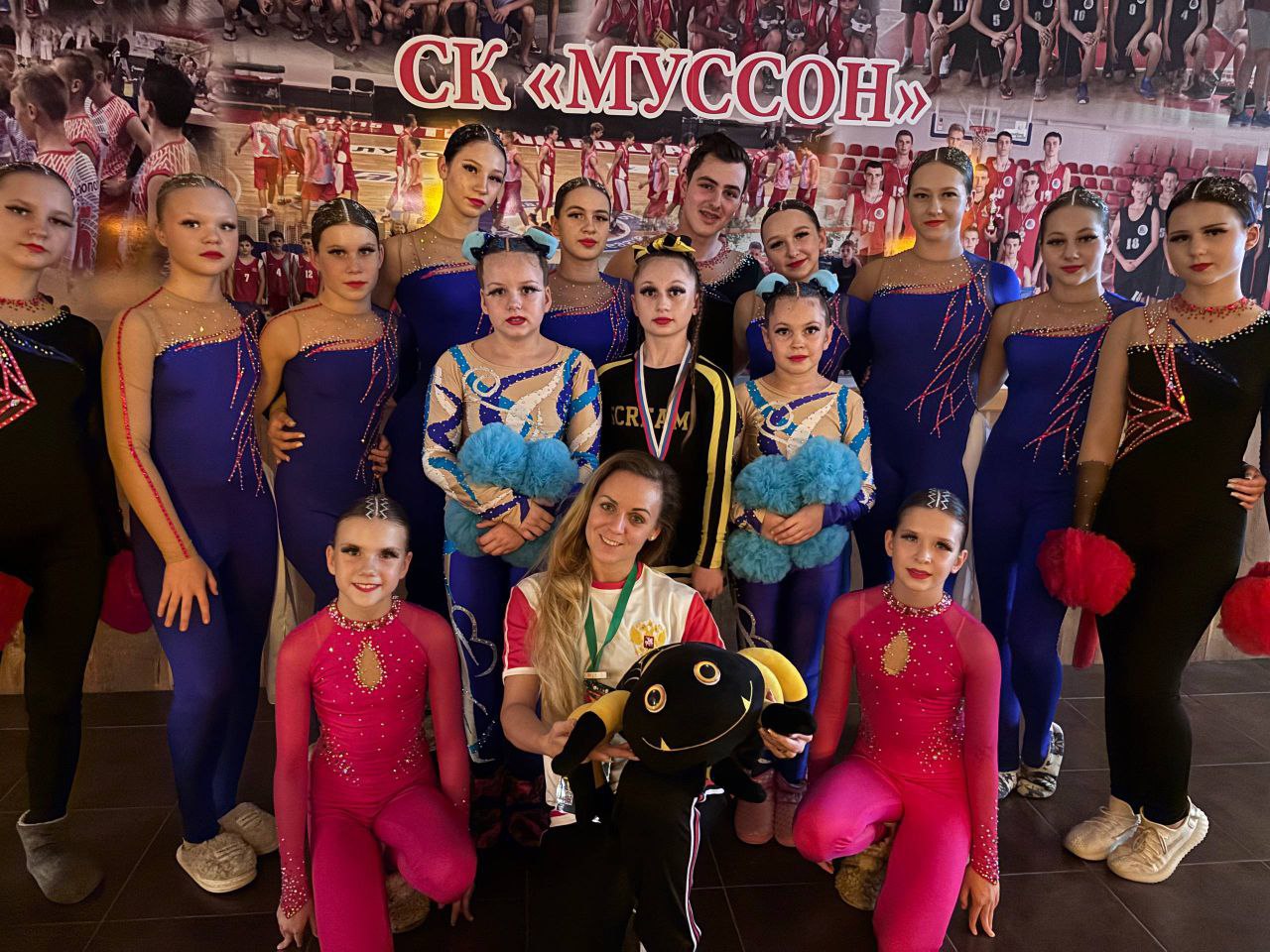 Евгений Ширшов: Итоги работы за неделю:. Команда ШСК "СКРИМ" из донецкой гимназии № 19 блестяще выступила на массовых соревнованиях по чир спорту "ЧИРнаМОРЬЕ"