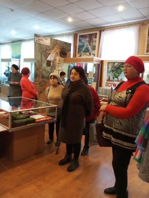 Визит в музей. В рамках проекта «Старшее поколение» партии «Единая Россия», при содействии координатора проекта, представители совета ветеранов Енакиевского металлургического завода посетили городской музей космонавта... Визит в музей. В рамках проекта «Старшее поколение» партии «Единая Россия», при содействии координатора проекта, представители совета ветеранов Енакиевского металлургического завода посетили городской музей космонавта...