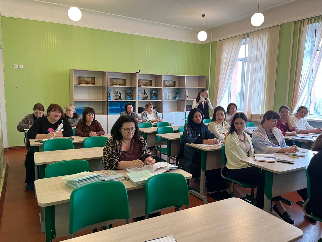 Заместитель главы муниципального образования городского округа Харцызск Виктория Рогожина совместно с заместителем главы муниципального образования городского округа Харцызск Виталием Легчилиным провели встречу с трудовым... Заместитель главы муниципального образования городского округа Харцызск Виктория Рогожина совместно с заместителем главы муниципального образования городского округа Харцызск Виталием Легчилиным провели встречу с трудовым...