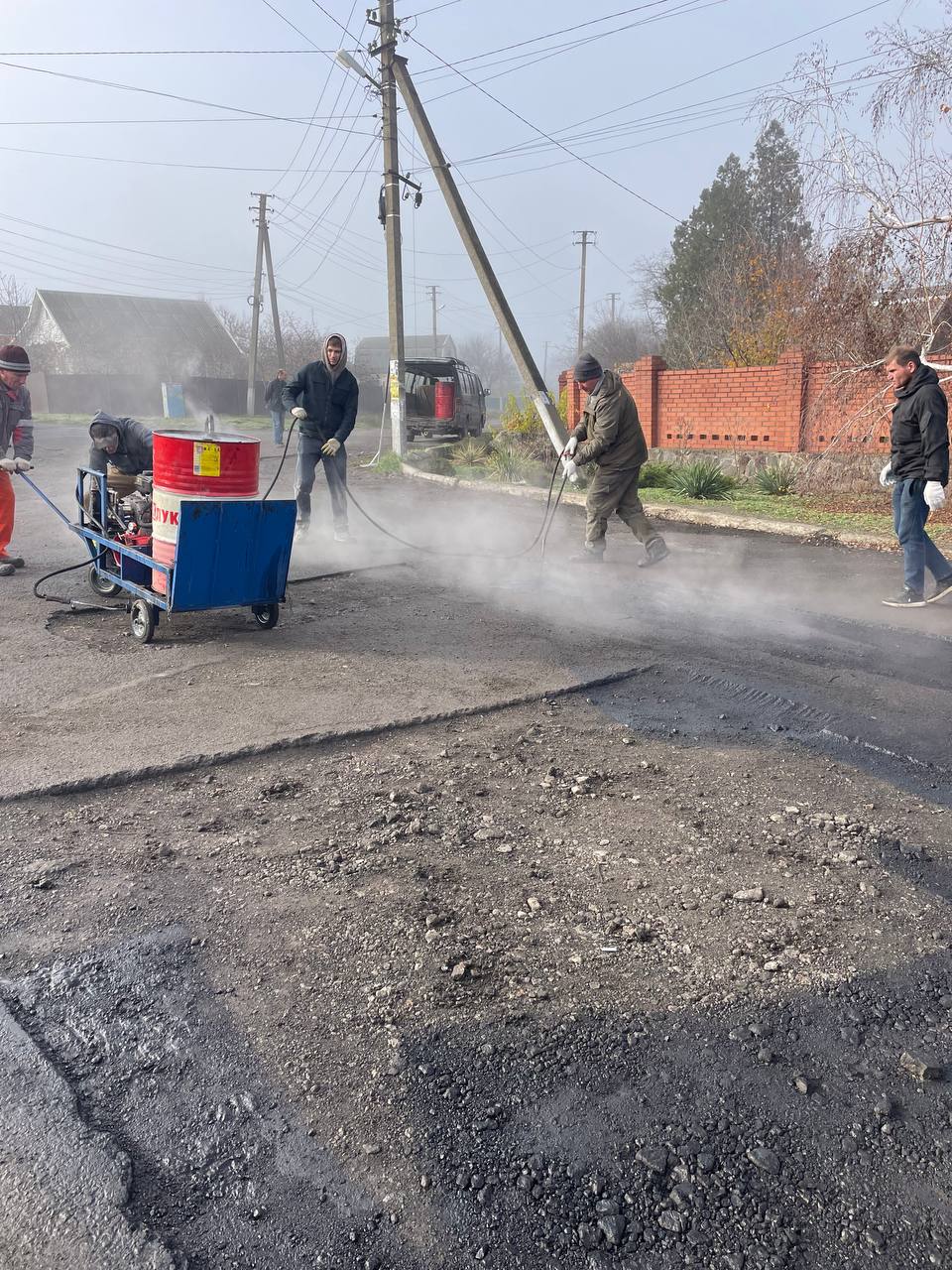 Сергей Юзвинкевич: По ул. Чапаева в пгт Володарское ведутся работы по текущему (ямочному) ремонту дорог Сергей Юзвинкевич: По ул. Чапаева в пгт Володарское ведутся работы по текущему (ямочному) ремонту дорог