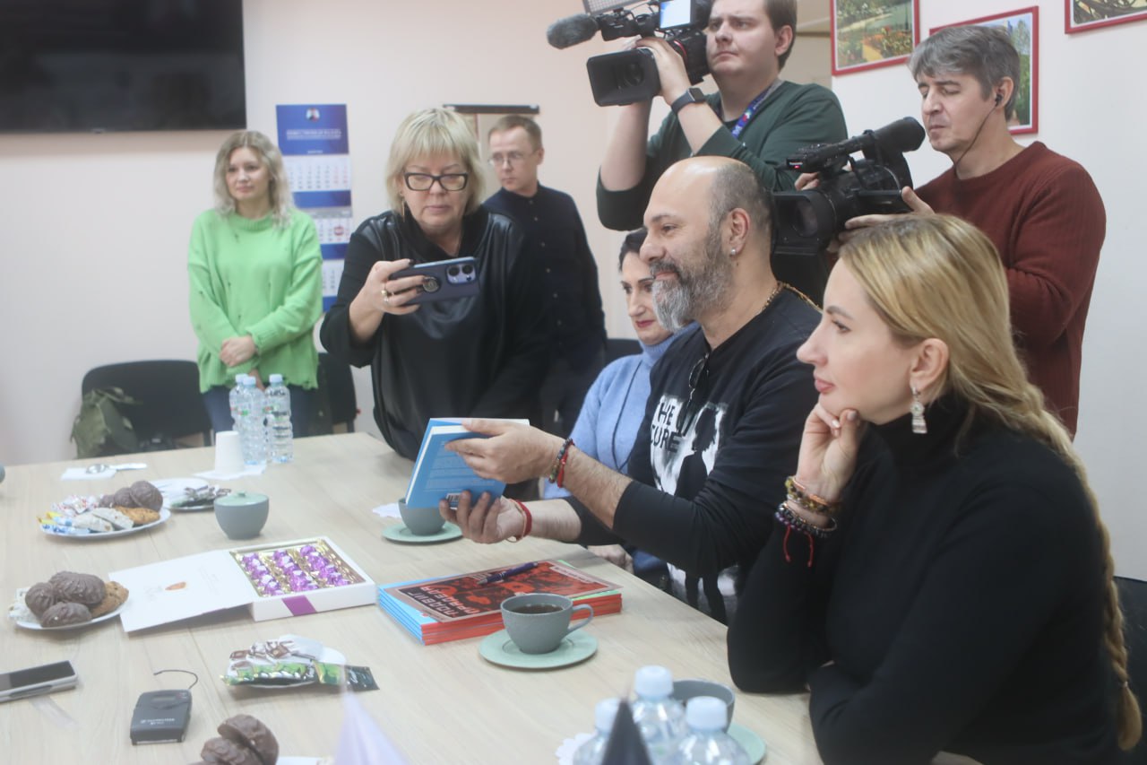 Чилийский журналист, политолог, писатель – Патрисио Мери Белл посетил Донецкую Народную Республику на прошедших выходных Чилийский журналист, политолог, писатель – Патрисио Мери Белл посетил Донецкую Народную Республику на прошедших выходных