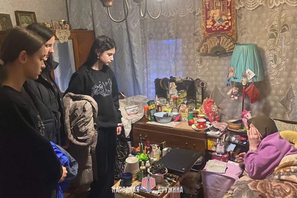 С заботой о каждом. В рамках проекта «ДобровольчествоНД» команда Народной Дружины доставила гуманитарный набор жительнице Мангушского муниципального округа С заботой о каждом. В рамках проекта «ДобровольчествоНД» команда Народной Дружины доставила гуманитарный набор жительнице Мангушского муниципального округа