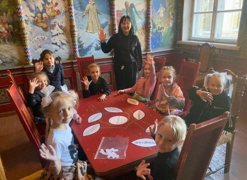 К Международному дню толерантности, в МБУ «Зугрэсский ГДК» совместно с ребятами образцовой студии изобразительного искусства "Радуга", культорганизатор Богданова Светлана Витальевна, провела развлекательно-игровую программу... К Международному дню толерантности, в МБУ «Зугрэсский ГДК» совместно с ребятами образцовой студии изобразительного искусства "Радуга", культорганизатор Богданова Светлана Витальевна, провела развлекательно-игровую программу...