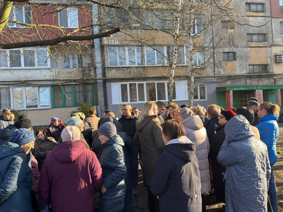 Дмитрий Дикий провел встречу с жителями улицы Ботанической микрорайона Калининский в Макеевке Дмитрий Дикий провел встречу с жителями улицы Ботанической микрорайона Калининский в Макеевке